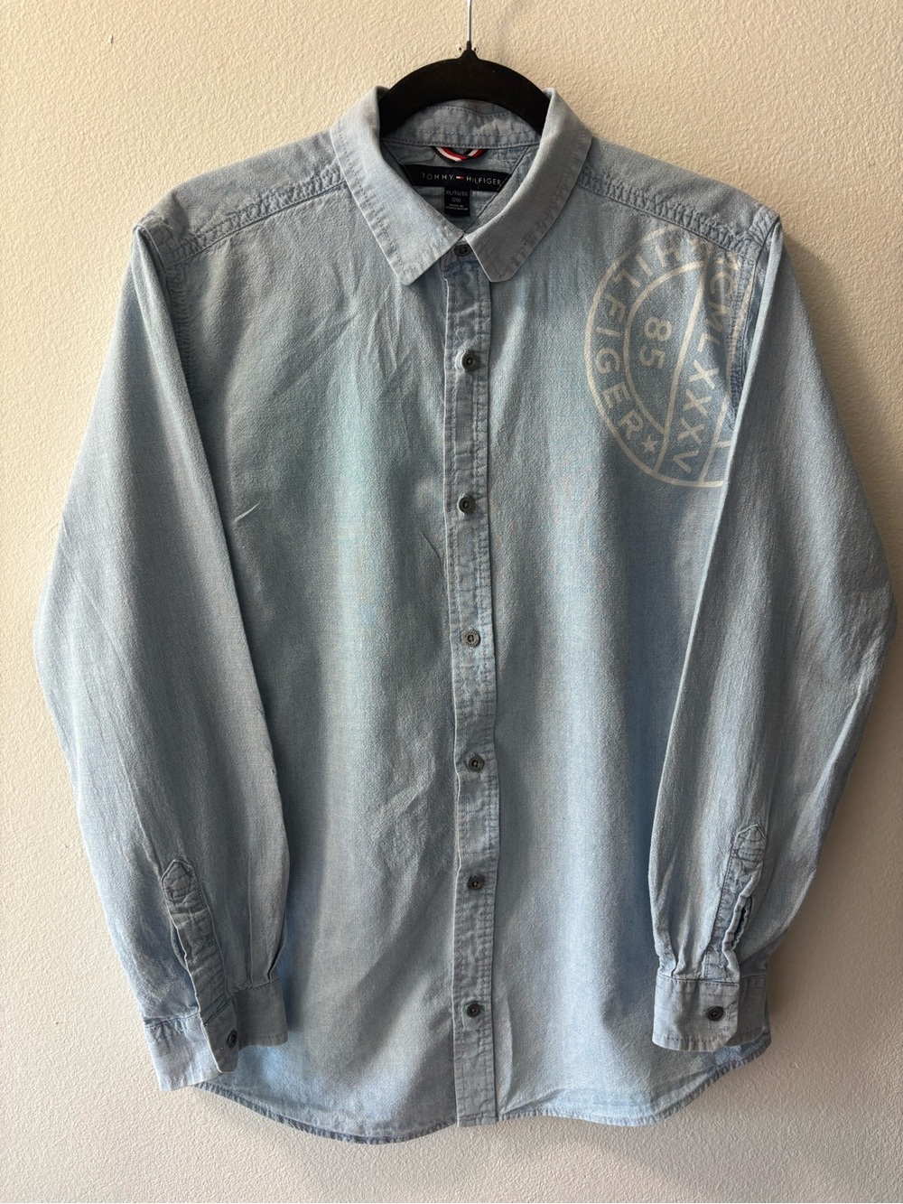 Tommy Hilfiger Light Blue Denim Casual Button-Down Kids XL shirt w Chest Graphic